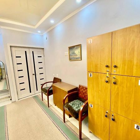 Downtown Homestay Bishkek Ngoại thất bức ảnh
