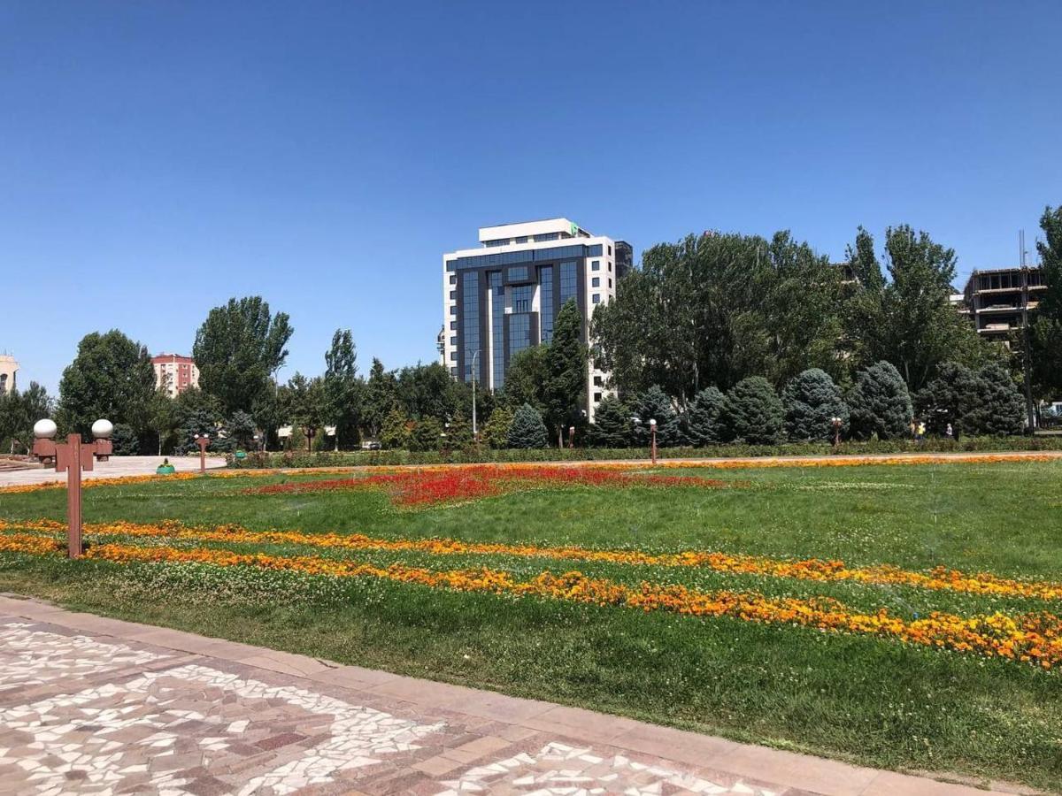 Downtown Homestay Bishkek Ngoại thất bức ảnh