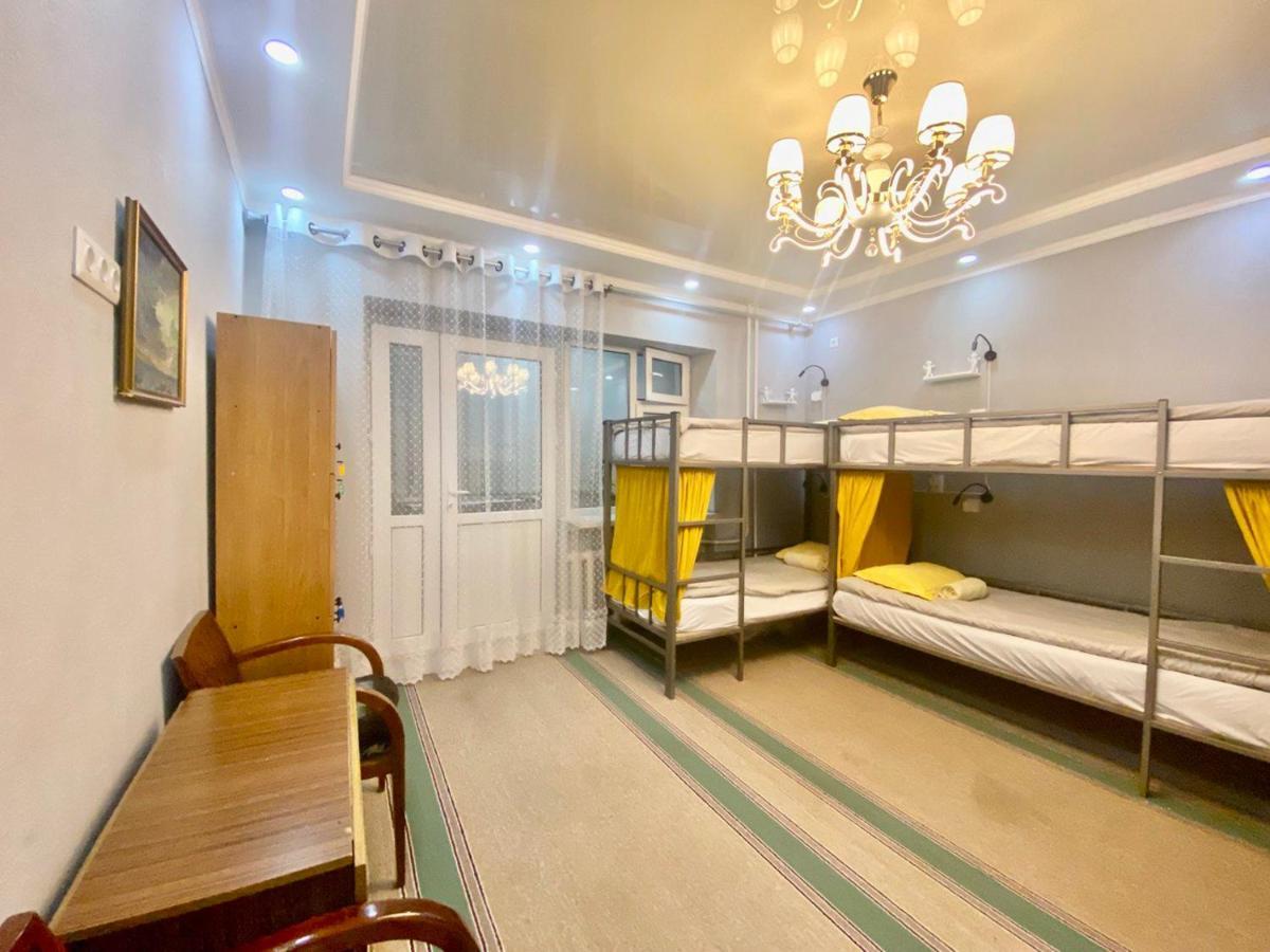 Downtown Homestay Bishkek Ngoại thất bức ảnh